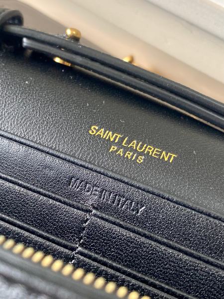 Handbags  SAINT LAURENT 738109 size 19×11×4 cm