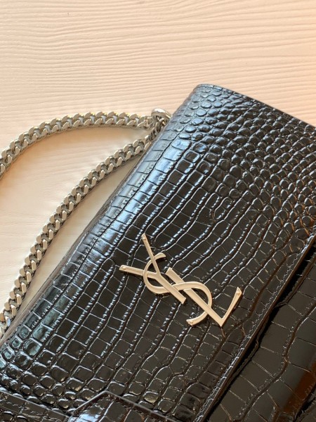 Handbags  SAINT LAURENT 442906 size 22x8x16 cm