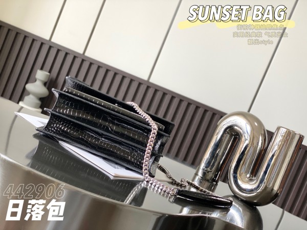 Handbags  SAINT LAURENT 442906 size 22×16×8 cm