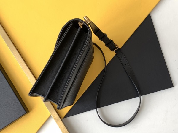 Handbags  SAINT LAURENT 668863 size 26×18×5 cm