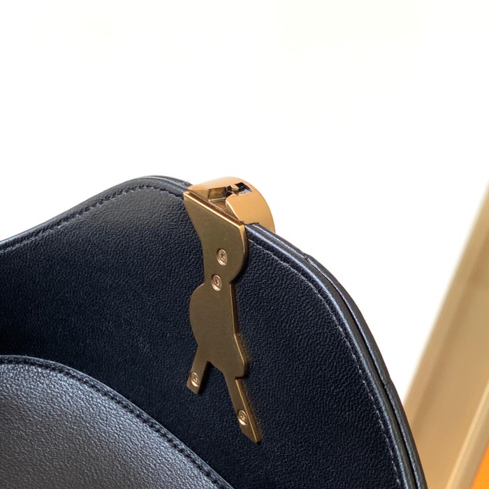 Handbags  SAINT LAURENT 710080 size 19 X 15 X 8  cm