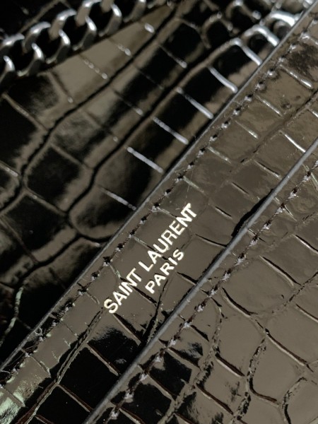 Handbags  SAINT LAURENT 442906 size 22x8x16 cm