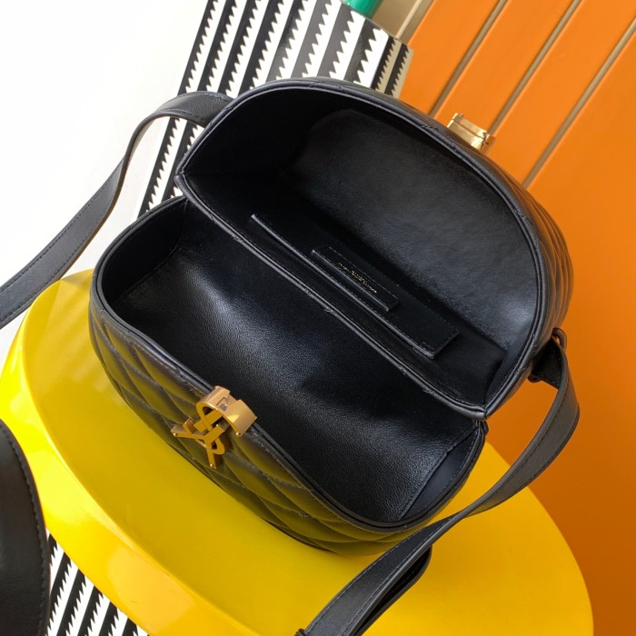 Handbags  SAINT LAURENT 710080 size 19 X 15 X 8  cm