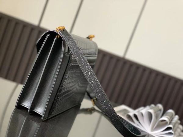 Handbags  SAINT LAURENT 668863 size 26×18×5 cm