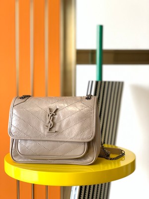 Handbags  SAINT LAURENT 520534 size 23x16x6 cm