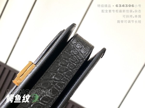 Handbags  SAINT LAURENT 634306 size 19x13x5 cm