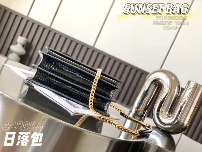 Handbags  SAINT LAURENT 442906 size 22×16×8 cm