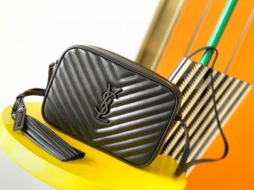 Handbags  SAINT LAURENT 520534 size 23x16x6 cm