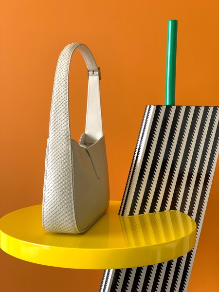 Handbags  SAINT LAURENT 657228 size 24.5x16x6 cm