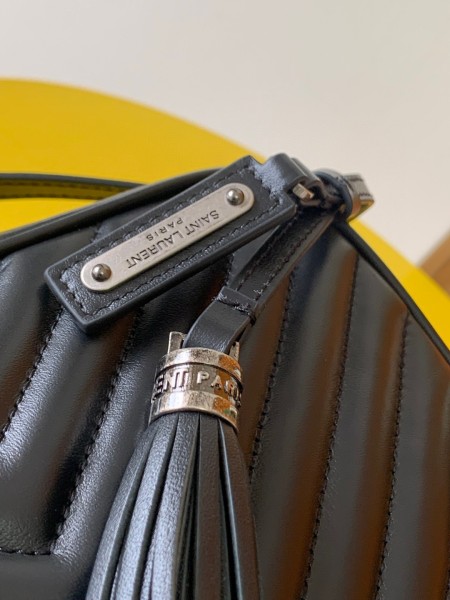 Handbags  SAINT LAURENT 520534 size 23x16x6 cm