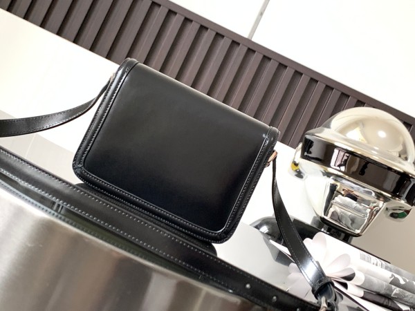 Handbags  SAINT LAURENT 634306 size 19×13×5 cm