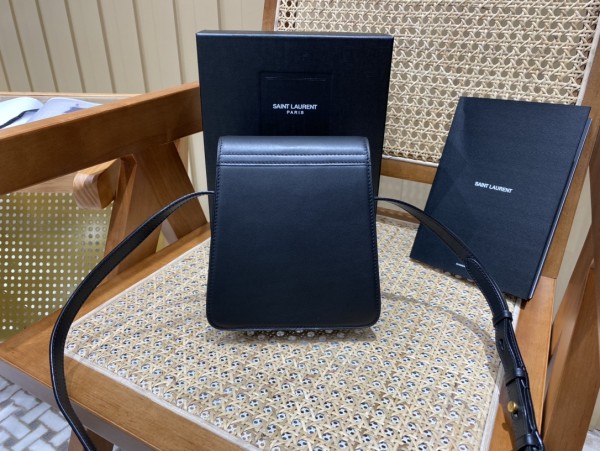 Handbags  SAINT LAURENT 668809 size 16×18x6 cm