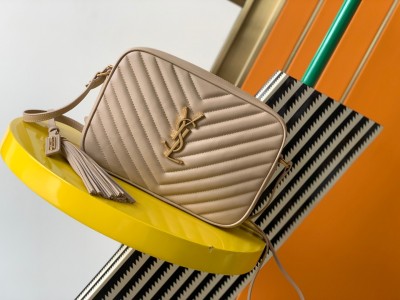 Handbags  SAINT LAURENT 520534 size 23x16x6 cm