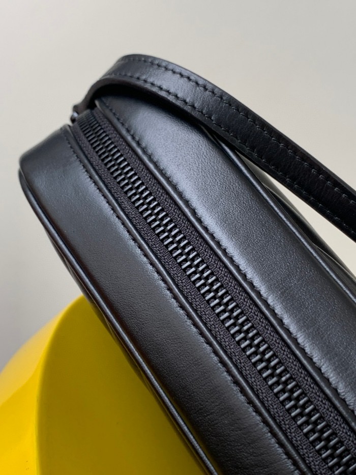 Handbags  SAINT LAURENT 520534 size 23x16x6 cm