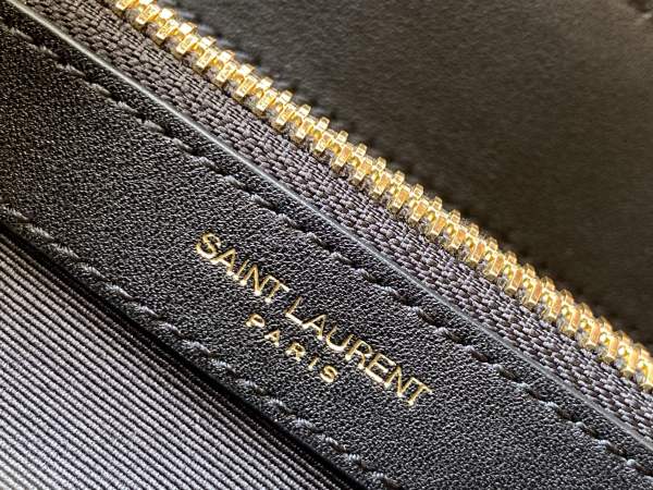 Handbags  SAINT LAURENT 68950 size 30*22*10 cm