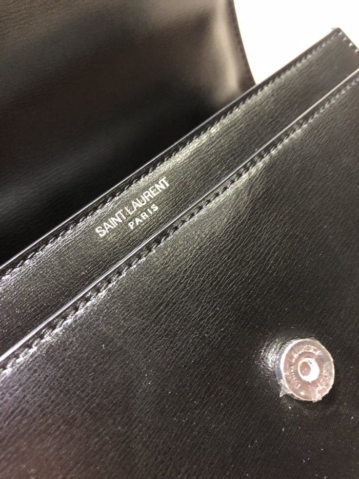 Handbags  SAINT LAURENT 442906 size 22*7.5*15.5 cm