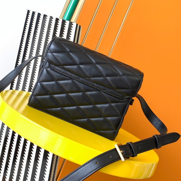 Handbags  SAINT LAURENT 710080 size 19 X 15 X 8  cm