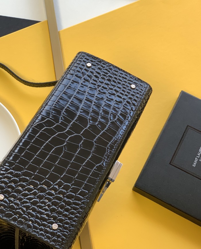 Handbags  SAINT LAURENT 578000  size 24.5x20x11.5 cm