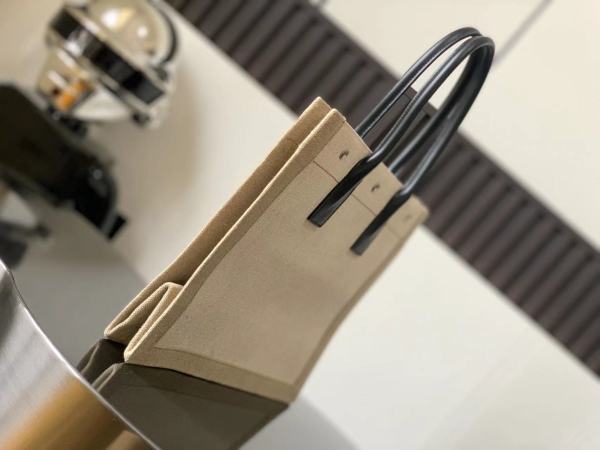 Handbags  SAINT LAURENT 617481 size 39×31×18 cm