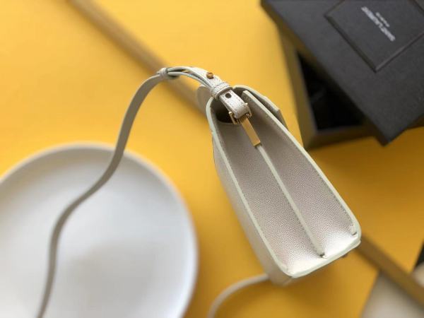 Handbags  SAINT LAURENT 602716 size 20×16×7.5 cm