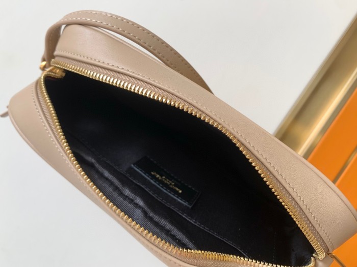 Handbags  SAINT LAURENT 520534 size 23x16x6 cm