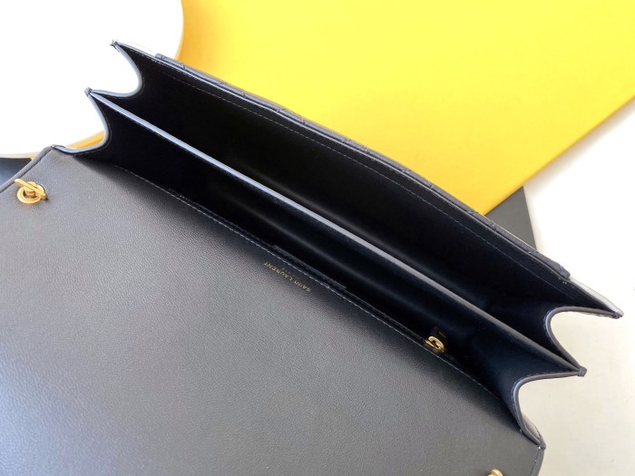 Handbags  SAINT LAURENT 668863 size 26×18×5 cm