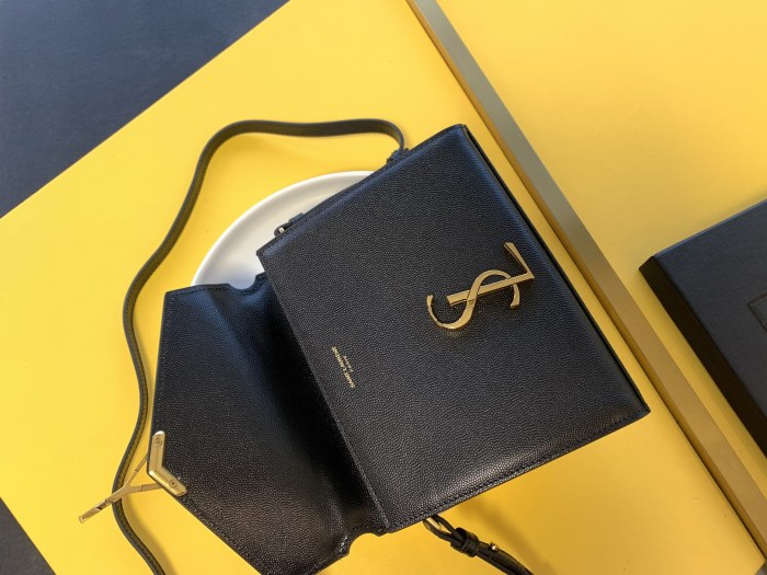 Handbags  SAINT LAURENT 578000  size 24.5x20x11.5 cm