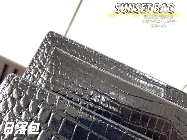 Handbags  SAINT LAURENT 442906 size 22×16×8 cm