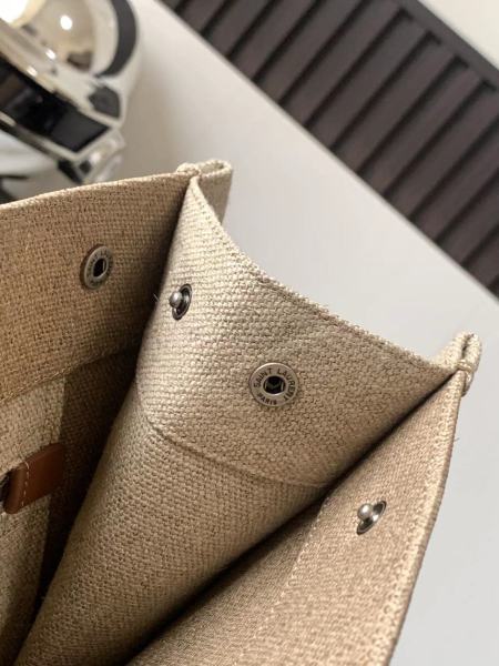 Handbags  SAINT LAURENT 617481 size 39×31×18 cm