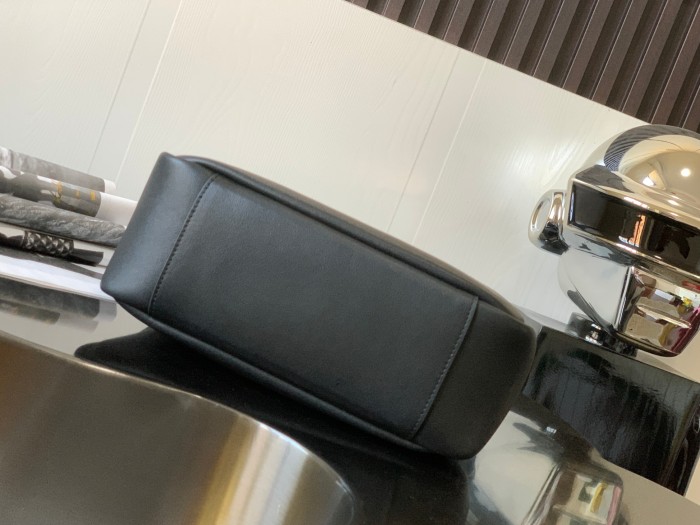 Handbags  SAINT LAURENT 710886 size 24x24x10 cm