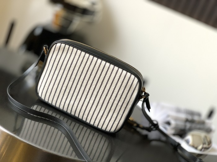 Handbags  SAINT LAURENT 520534  size 23x16x6 cm