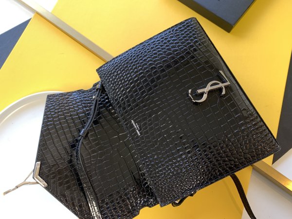 Handbags  SAINT LAURENT 578000  size 24.5x20x11.5 cm