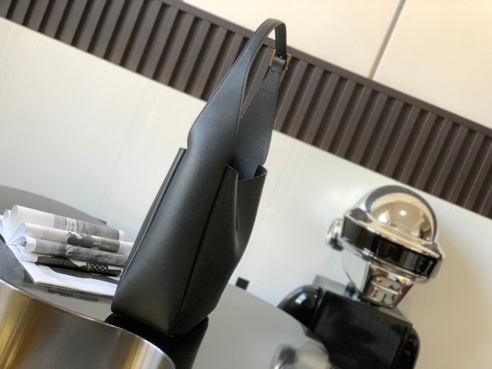 Handbags  SAINT LAURENT 710886 size 24x24x10 cm