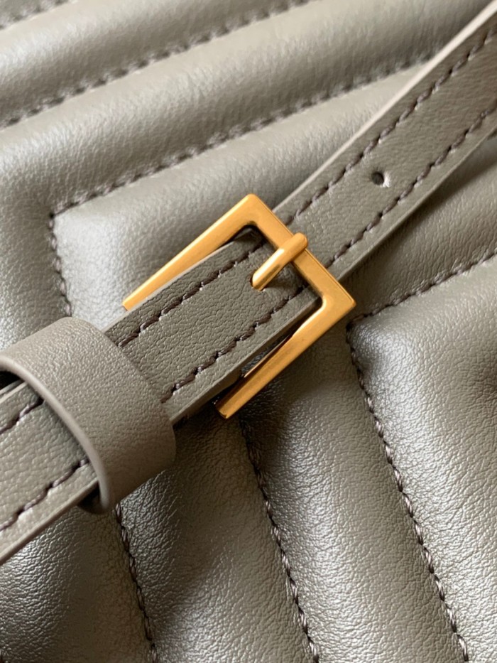 Handbags  SAINT LAURENT 520534 size 23x16x6 cm