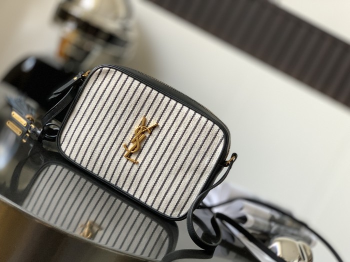 Handbags  SAINT LAURENT 520534  size 23x16x6 cm