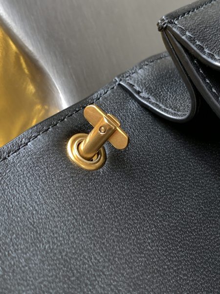 Handbags  SAINT LAURENT 668863 size 26×18×5 cm