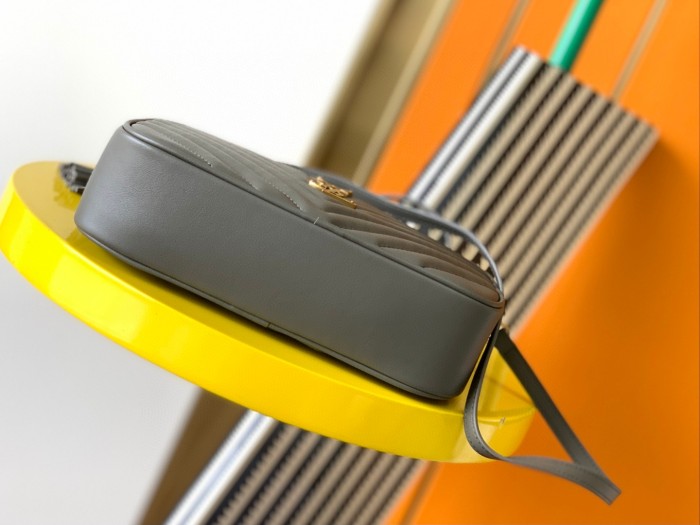 Handbags  SAINT LAURENT 520534 size 23x16x6 cm