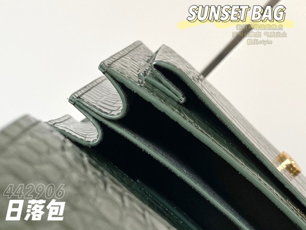 Handbags  SAINT LAURENT 442906 size 22×16×8 cm