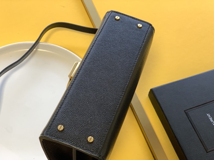 Handbags  SAINT LAURENT 578000  size 24.5x20x11.5 cm