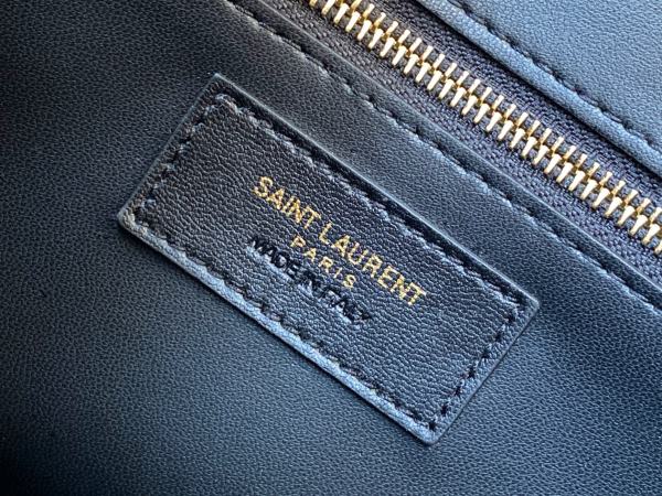 Handbags  SAINT LAURENT 668863 size 26×18×5 cm