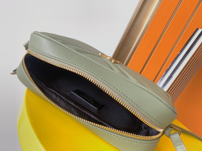 Handbags  SAINT LAURENT 520534 size 23x16x6 cm