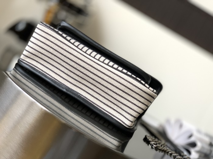 Handbags  SAINT LAURENT 633158  size 28×20.5×8.5 cm