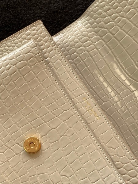 Handbags  SAINT LAURENT 442906 size 22x8x16 cm