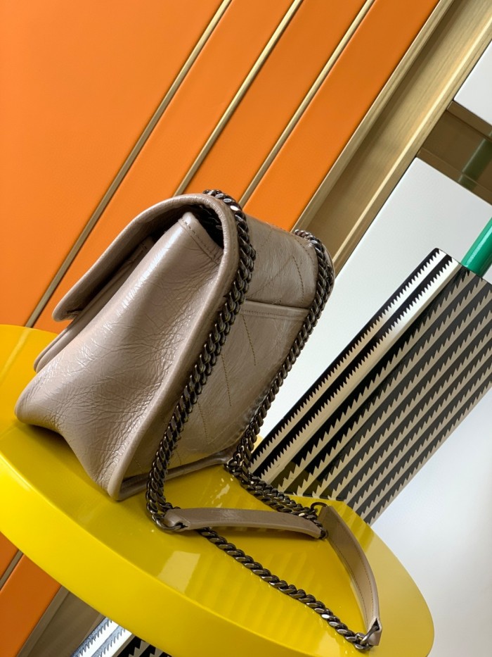 Handbags  SAINT LAURENT 520534 size 23x16x6 cm