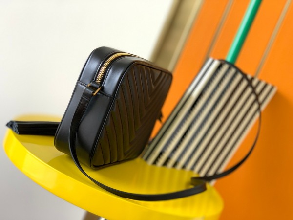 Handbags  SAINT LAURENT 520534 size 23x16x6 cm