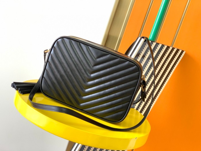 Handbags  SAINT LAURENT 520534 size 23x16x6 cm