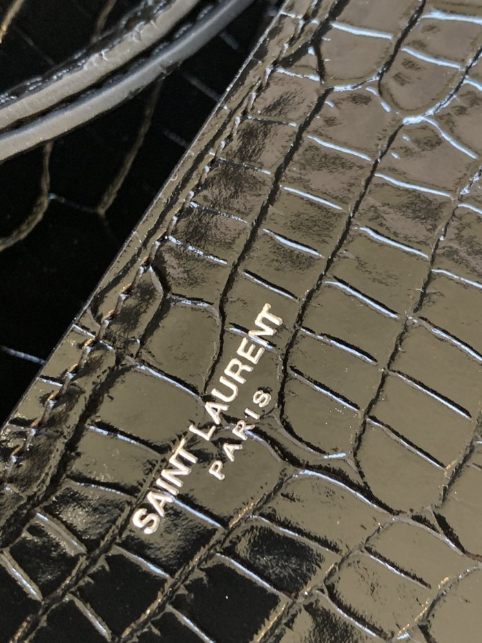 Handbags  SAINT LAURENT 578000  size 24.5x20x11.5 cm