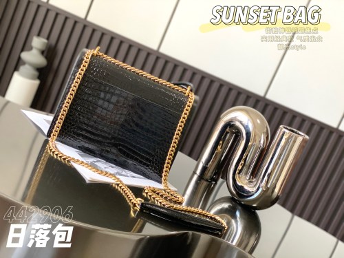 Handbags  SAINT LAURENT 442906 size 22×16×8 cm