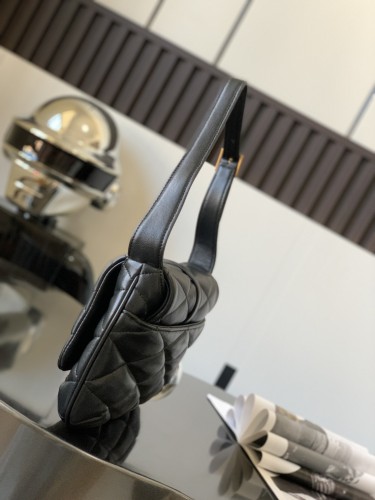 Handbags  SAINT LAURENT 698567 size 24×18×5.5 cm