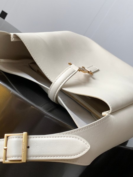 Handbags  SAINT LAURENT 710886 size 24x24x10 cm